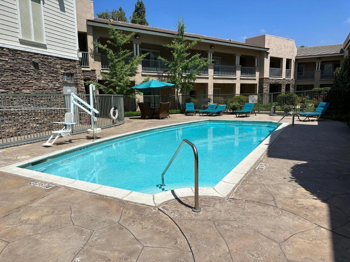 Holiday Inn Express Hotel & Suites San Dimas By Ihg Esterno foto